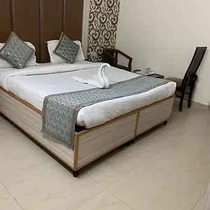 2* Hotel Star Palace - Near Karol Bagh Metro