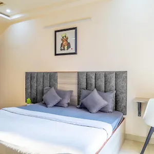 Hotel Housr Sector 43 Near Global Foyer Mall India